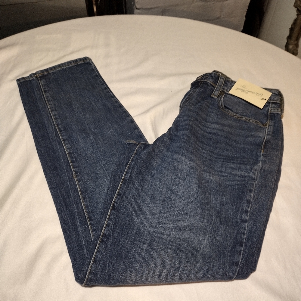 Universal Thread Washed Blue High-Rise Straight Leg Medium Wash Jeans - Picture 7 of 14